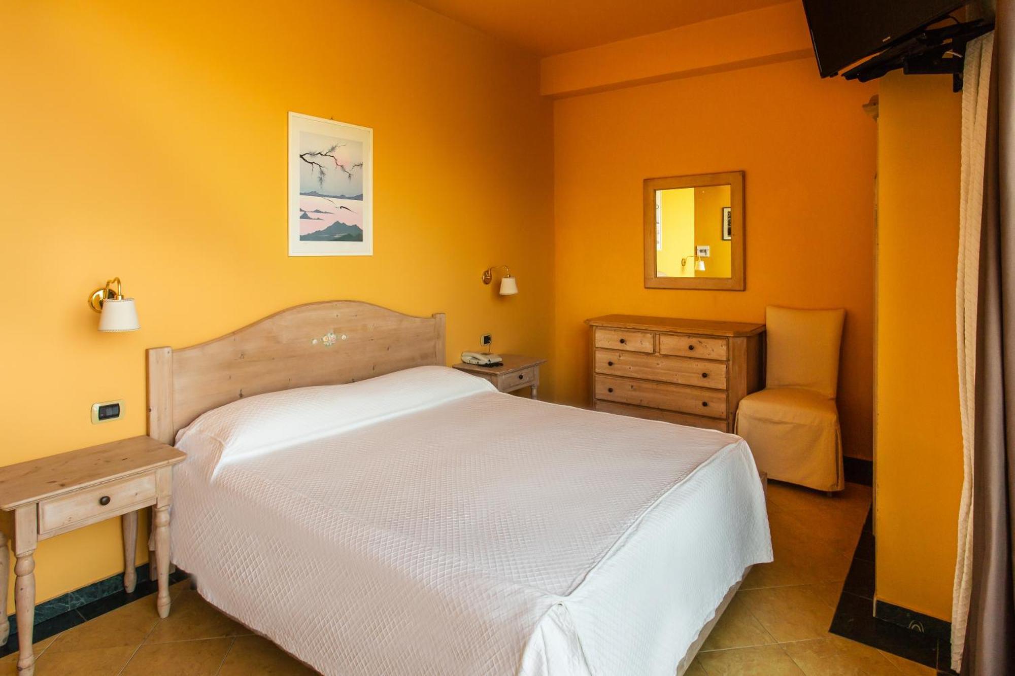 Hotel La Playa Blanca Santo Stefano di Camastra Exterior photo